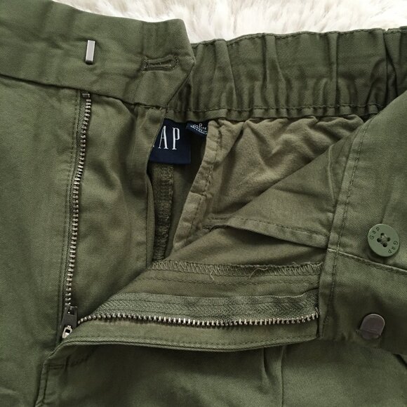 Gap High Rise Utility Shorts 0 Petite in Cypress Green - Picture 2 of 3